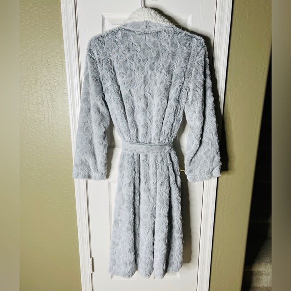 Women's Cozy Gray Robe - Picture 7 of 8